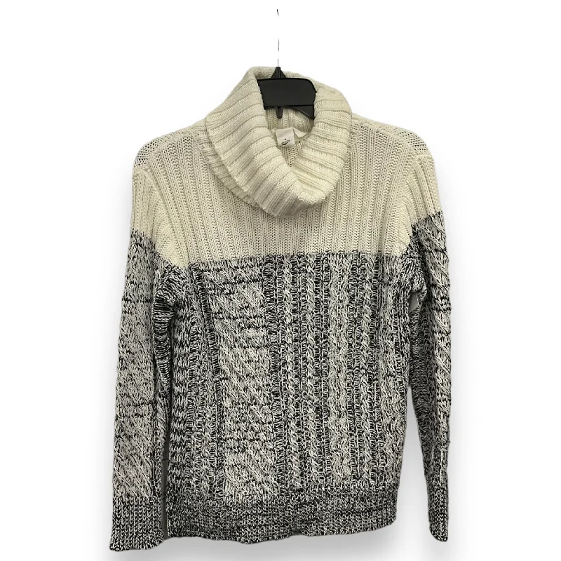 Lavender women's sweaterSweater By Workshop In Black & Cream, Size: S