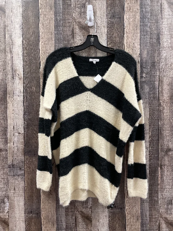 Navy blue women's sweaterSweater By White Birch In Black & Cream, Size: S