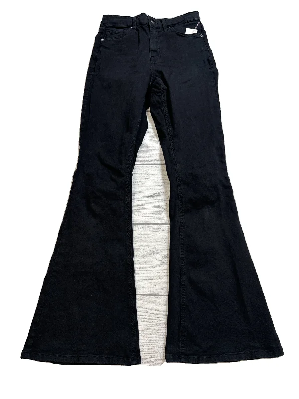 Jeans with a cropped length and distressed finish for a trendy and casual appearanceJeans Flared By Topshop In Black, Size: 2