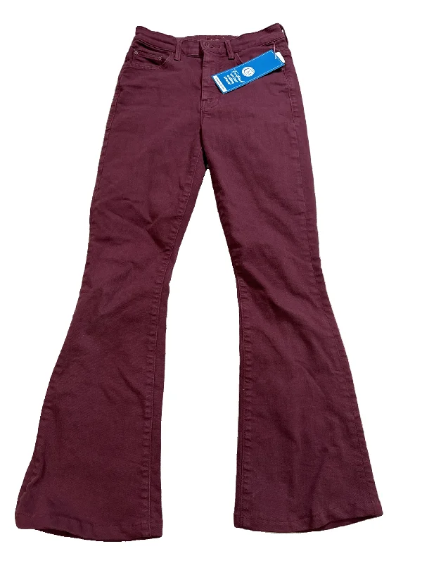 Jeans with a relaxed fit and subtle fading for everyday comfort and styleJeans Flared By Mother In Red, Size: 0