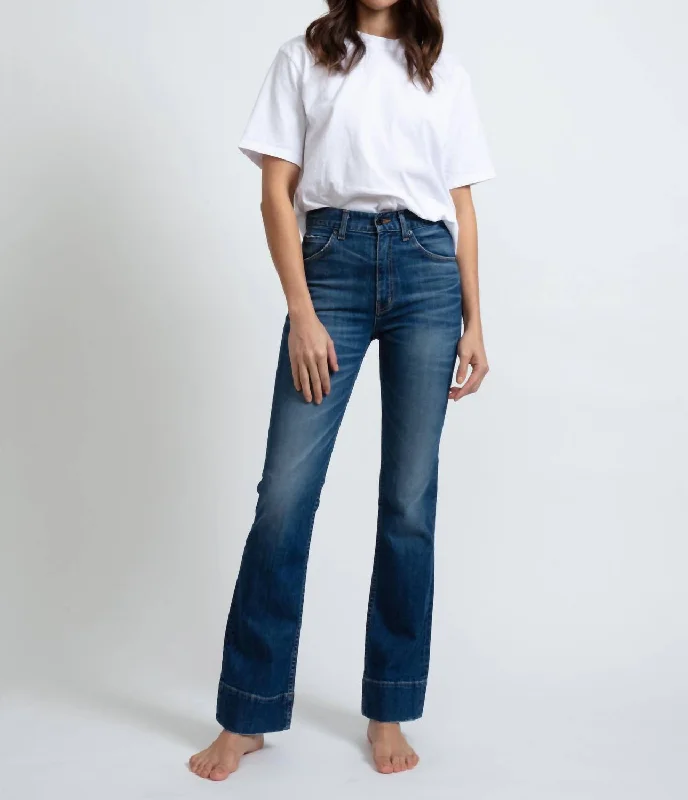 Stretch denim jeans with a fitted waist and loose legsCruz Boot Jean In Marcos