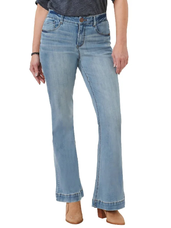 Jeans with button-fly closure for a classic styleArtisanal Retro Flared Jeans In Light Blue