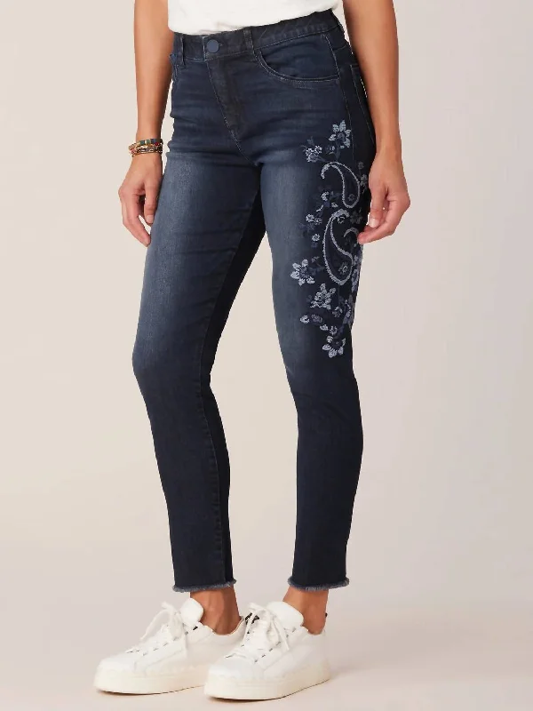 White jeans for a fresh and summery feel"ab"solution Ankle Skimmer Jeans In Black